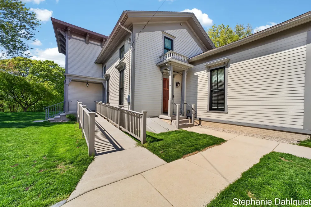 511 W Clay Avenue Muskegon, MI 49440