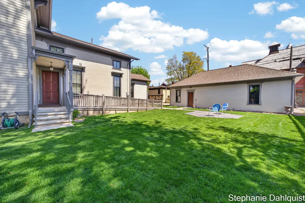 511 W Clay Avenue Muskegon, MI 49440
