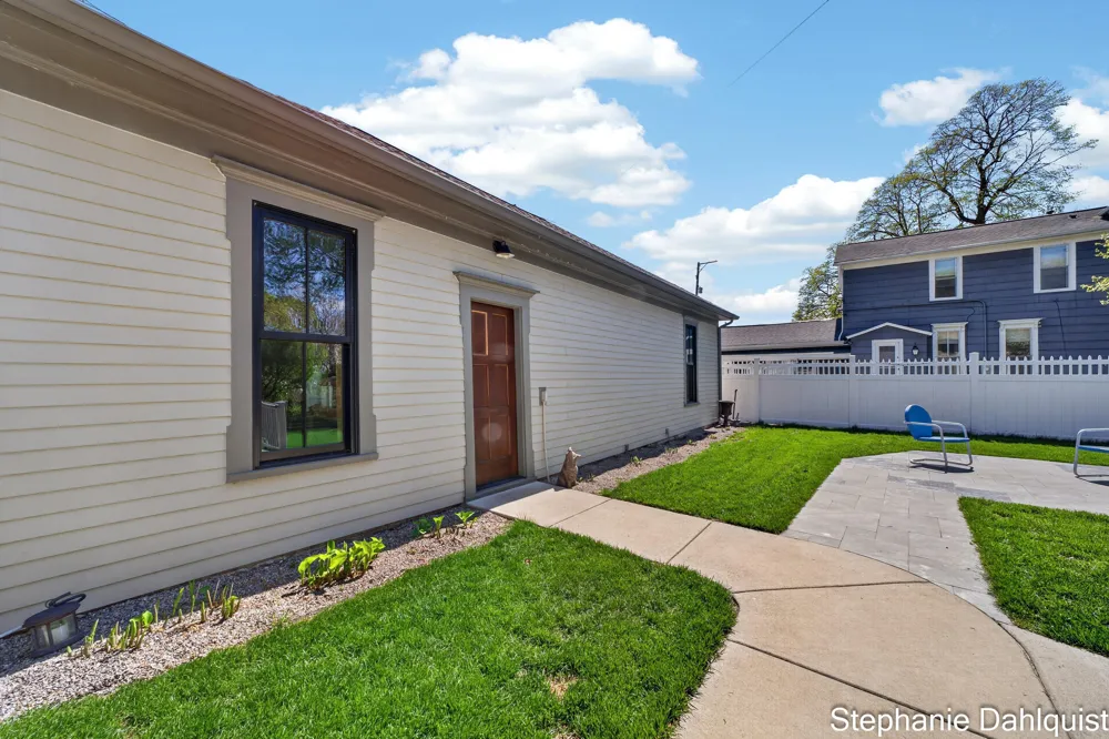 511 W Clay Avenue Muskegon, MI 49440