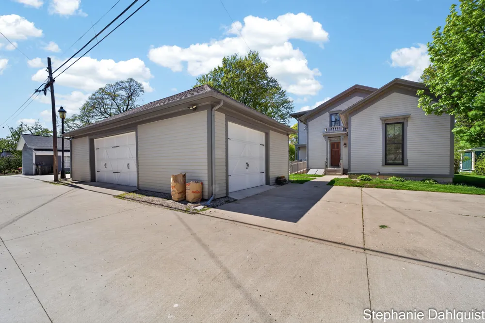 511 W Clay Avenue Muskegon, MI 49440