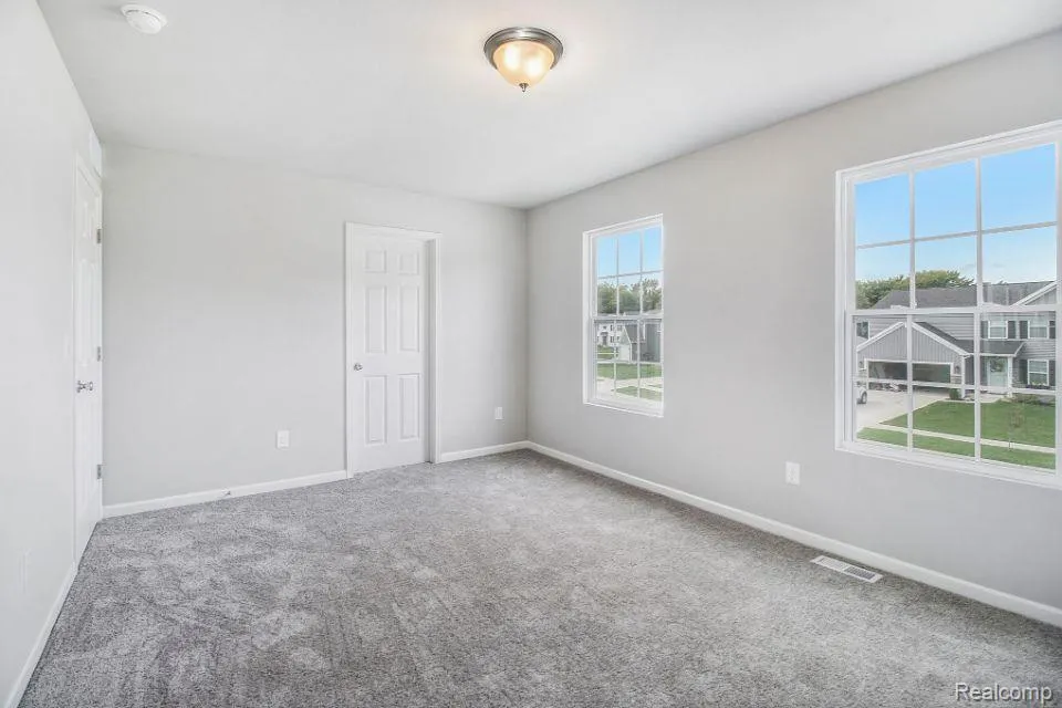 6152 Noel Drive Flint City, MI 48532