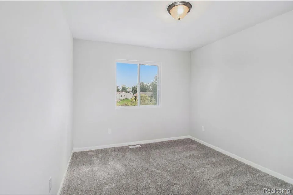 6152 Noel Drive Flint City, MI 48532