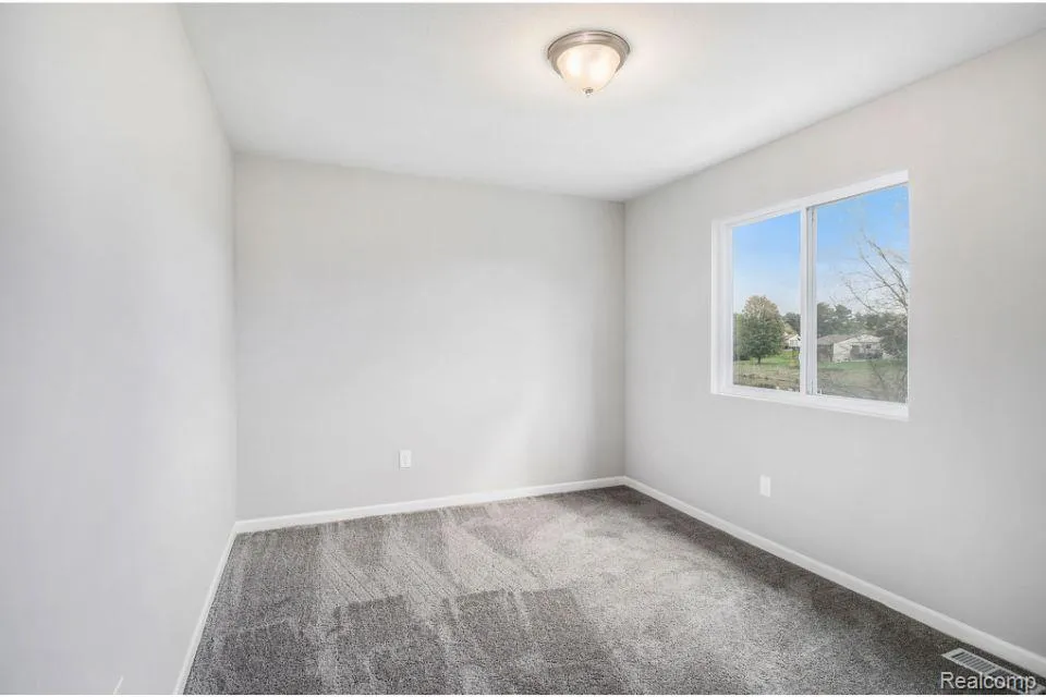 6152 Noel Drive Flint City, MI 48532