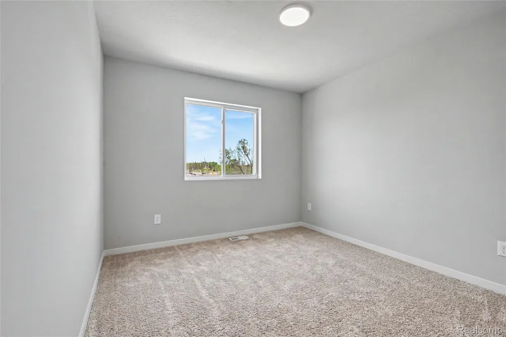 6152 Noel Drive Flint City, MI 48532