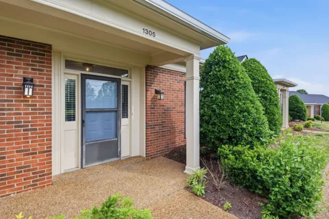 1305 Brentwood Pt