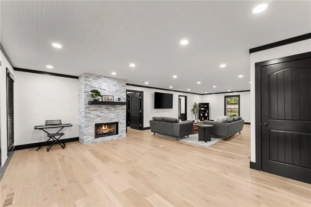 6147 Dahlonega Highway Clermont, GA 30527