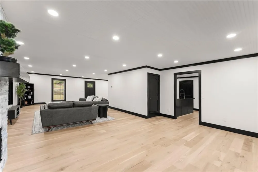 6147 Dahlonega Highway Clermont, GA 30527