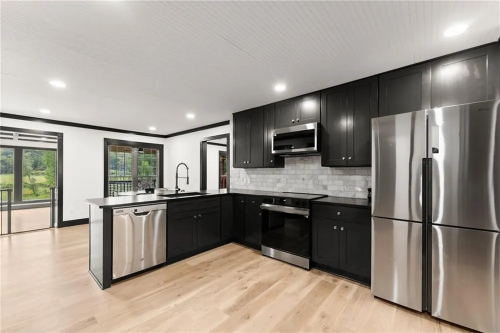 6147 Dahlonega Highway Clermont, GA 30527