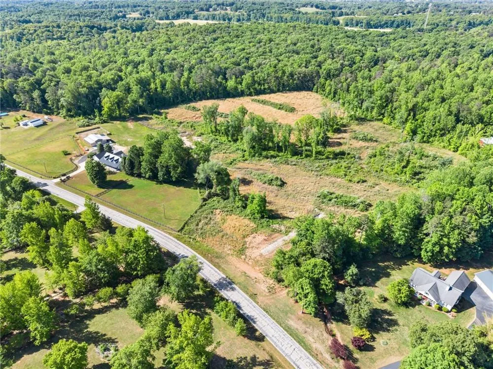 6147 Dahlonega Highway Clermont, GA 30527