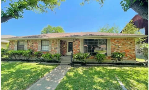 1940 Shady Glen Lane
