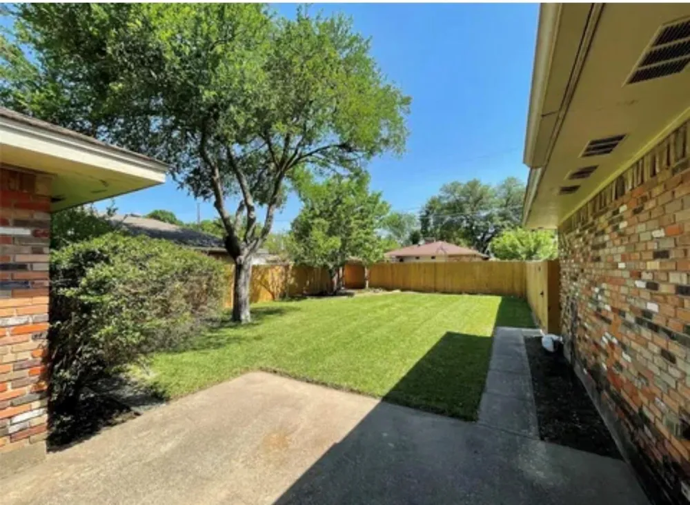 1940 Shady Glen Lane Dallas, TX 75232