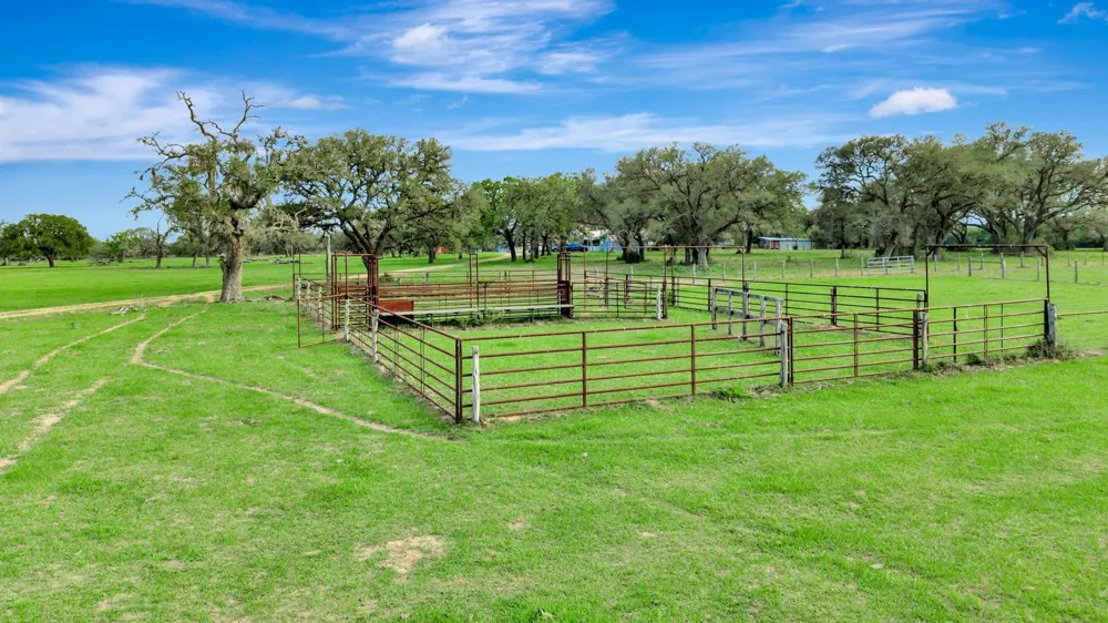 16297 State Highway 111 E Yoakum, TX 77995