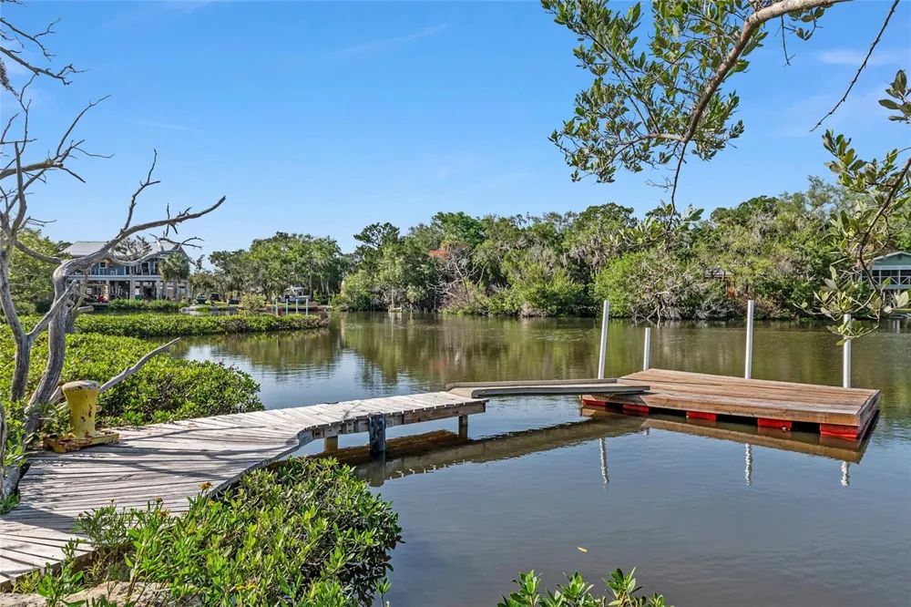 1326 S ESTUARY Crystal River, FL 34429