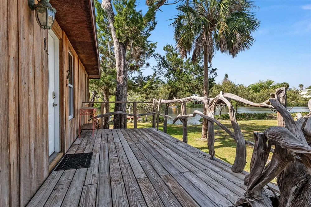 1326 S ESTUARY Crystal River, FL 34429