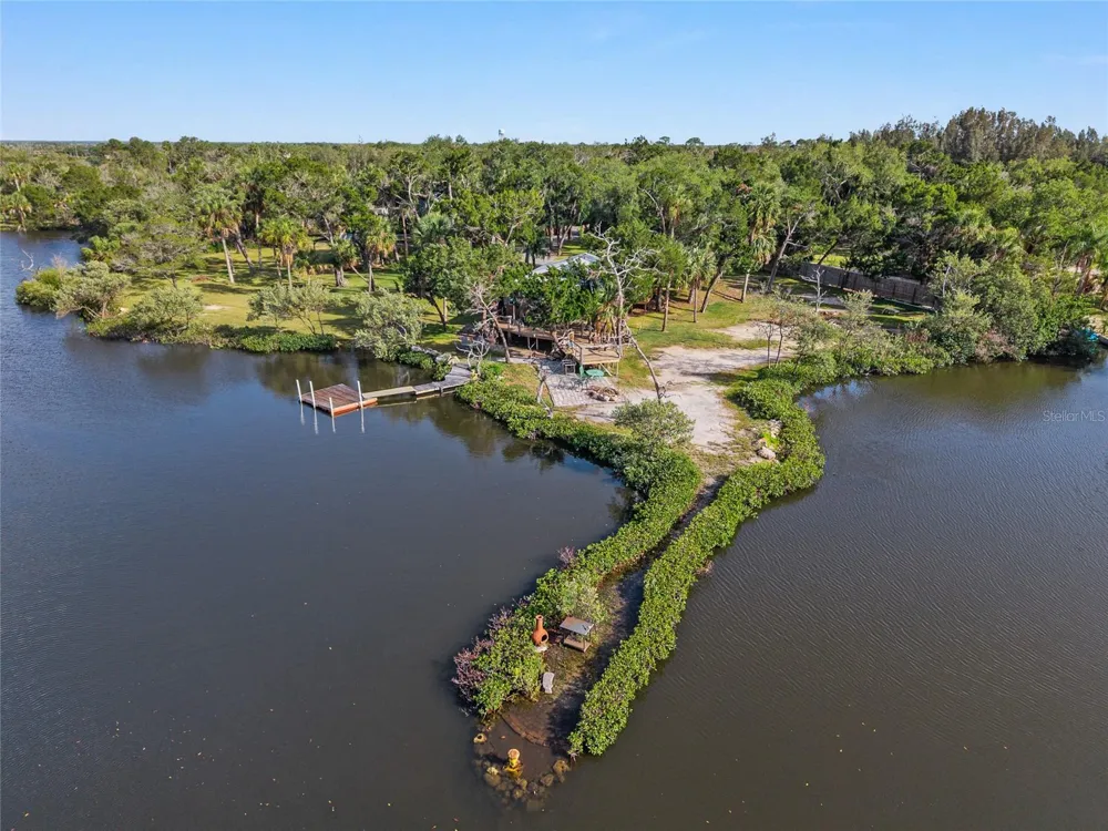 1326 S ESTUARY Crystal River, FL 34429