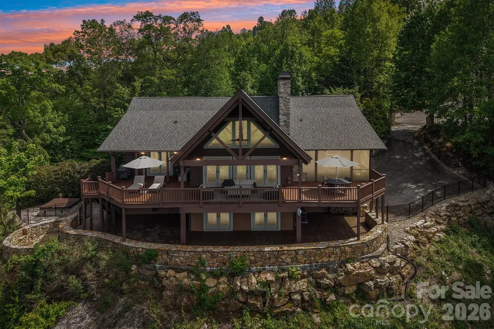 1072 Corsica Lane Saluda, NC 28773