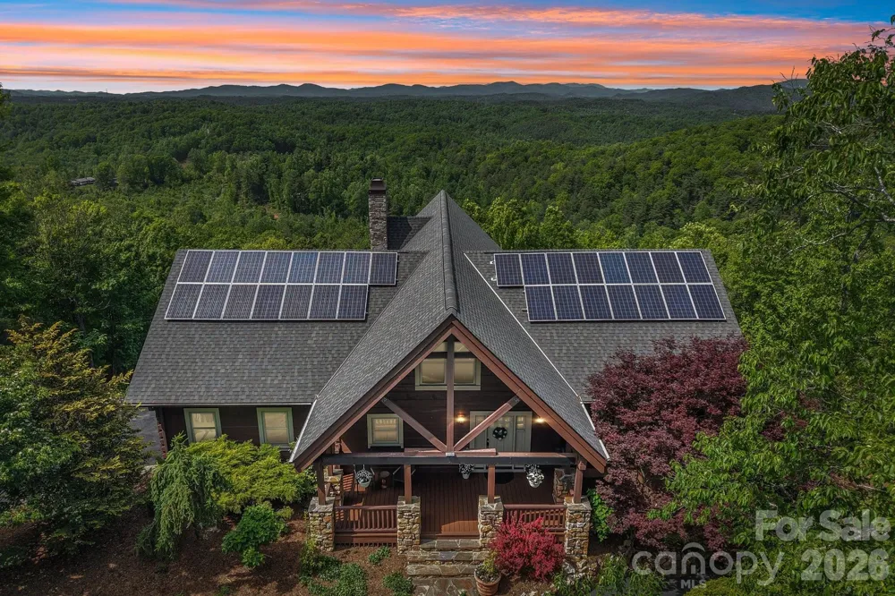 1072 Corsica Lane Saluda, NC 28773