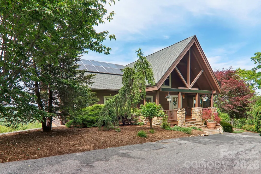 1072 Corsica Lane Saluda, NC 28773