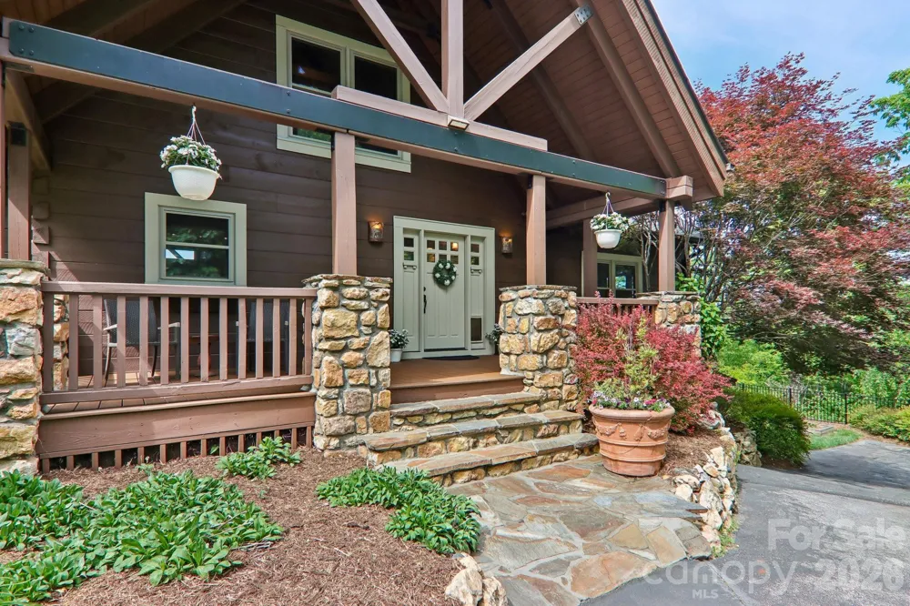 1072 Corsica Lane Saluda, NC 28773