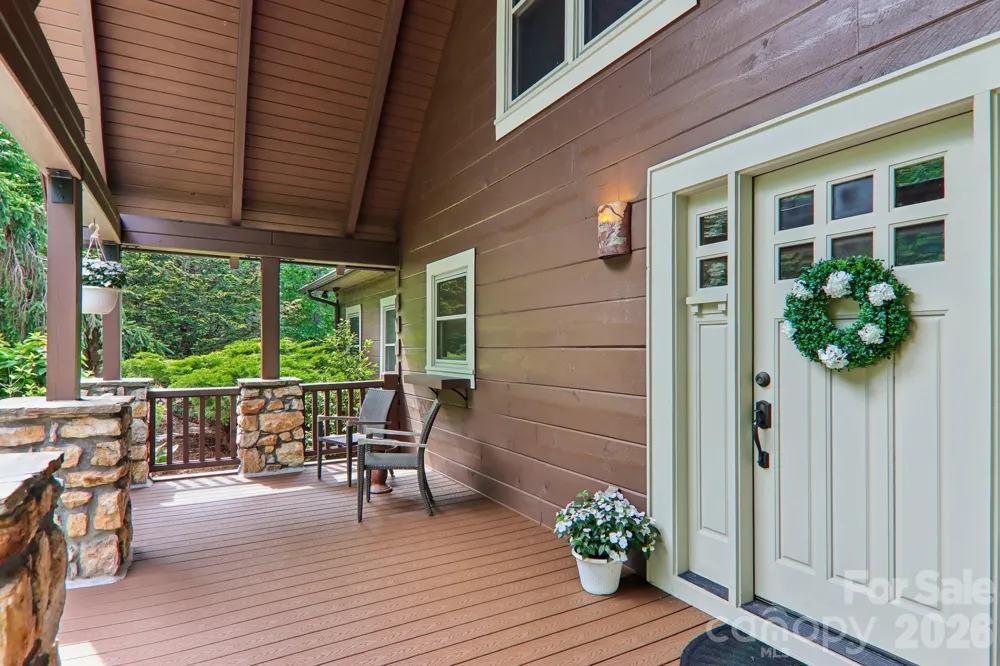 1072 Corsica Lane Saluda, NC 28773