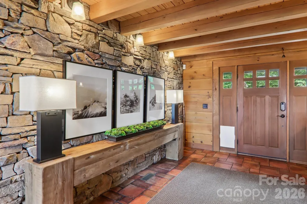 1072 Corsica Lane Saluda, NC 28773
