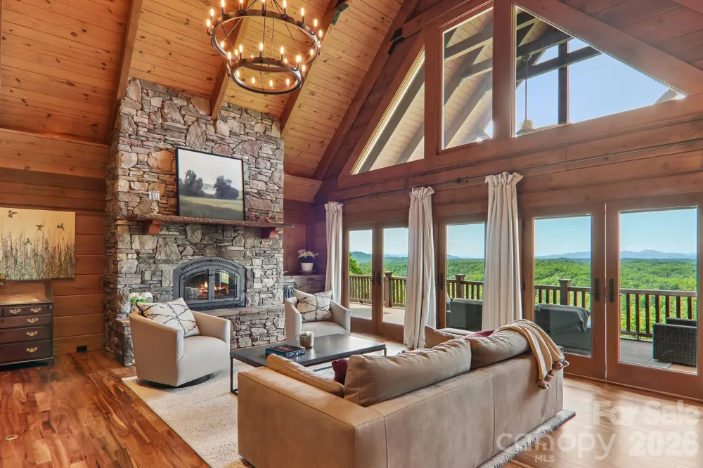 1072 Corsica Lane Saluda, NC 28773