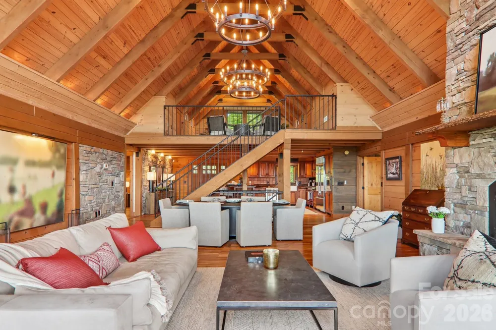 1072 Corsica Lane Saluda, NC 28773
