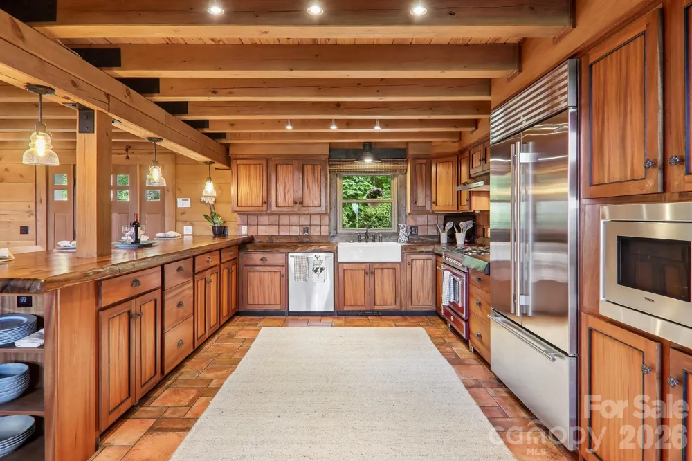 1072 Corsica Lane Saluda, NC 28773