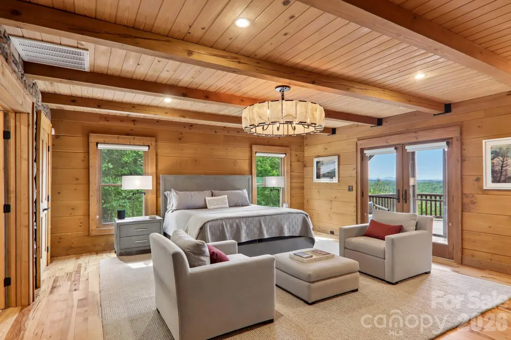 1072 Corsica Lane Saluda, NC 28773