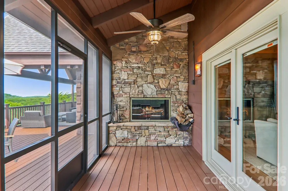 1072 Corsica Lane Saluda, NC 28773
