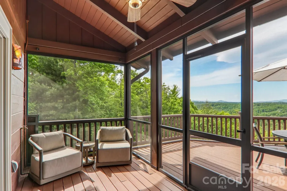 1072 Corsica Lane Saluda, NC 28773