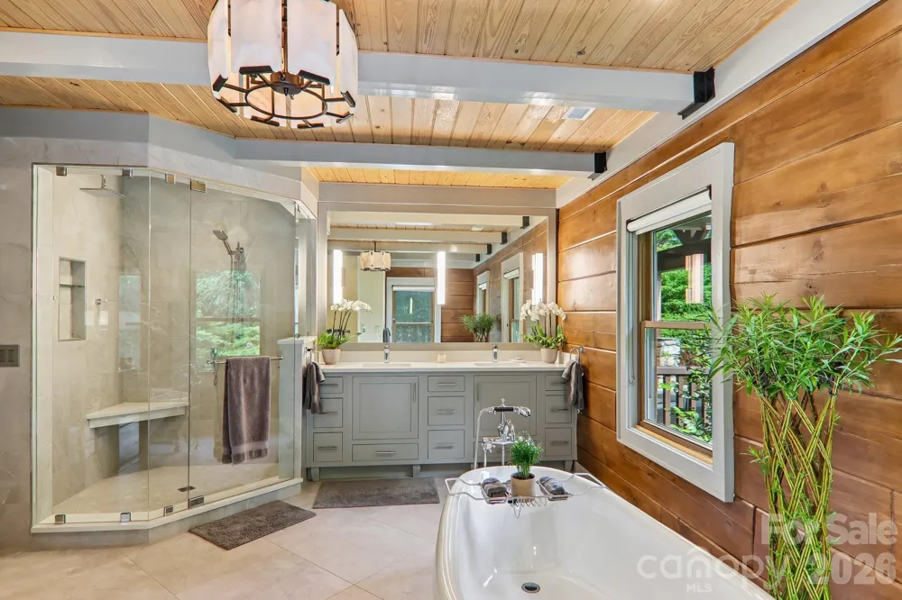 1072 Corsica Lane Saluda, NC 28773