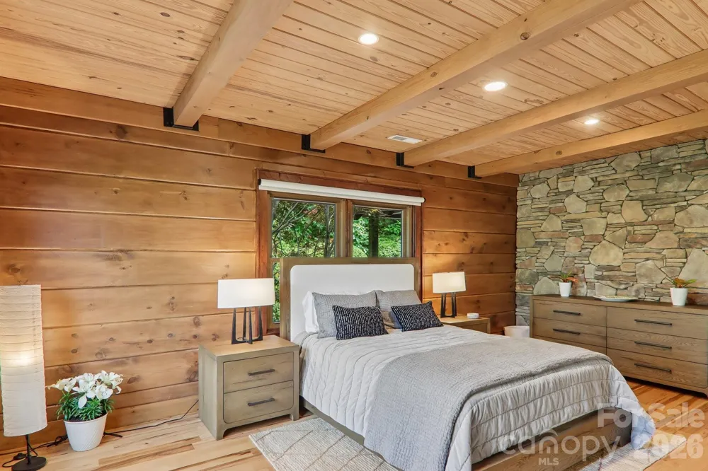 1072 Corsica Lane Saluda, NC 28773