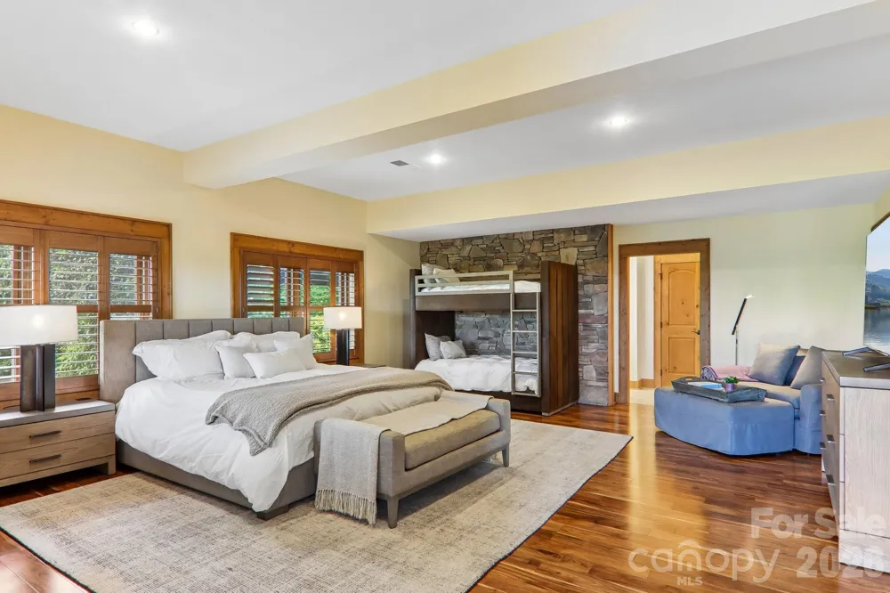1072 Corsica Lane Saluda, NC 28773