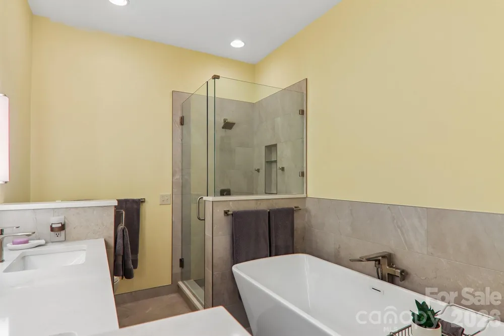 1072 Corsica Lane Saluda, NC 28773