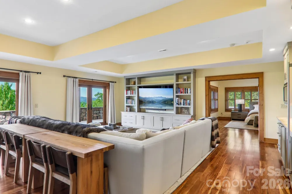 1072 Corsica Lane Saluda, NC 28773