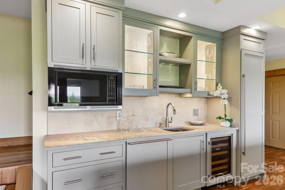 1072 Corsica Lane Saluda, NC 28773