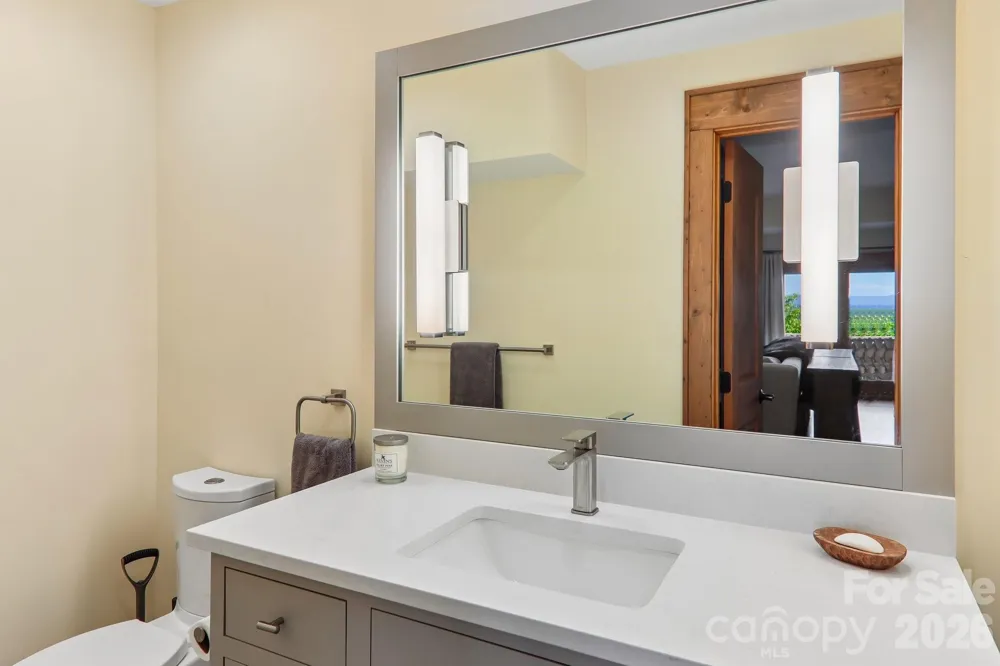 1072 Corsica Lane Saluda, NC 28773