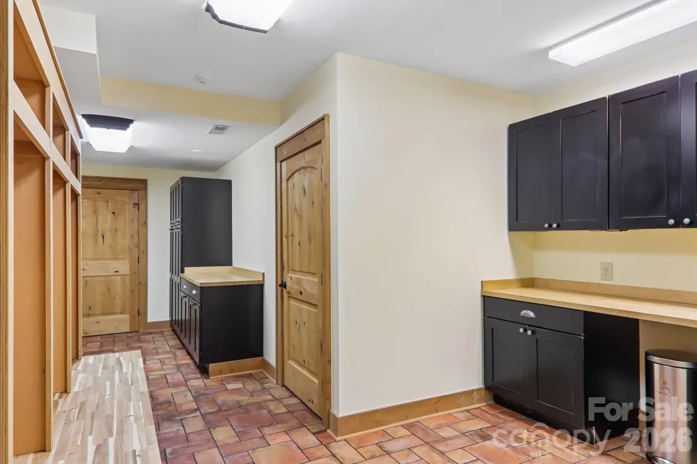1072 Corsica Lane Saluda, NC 28773
