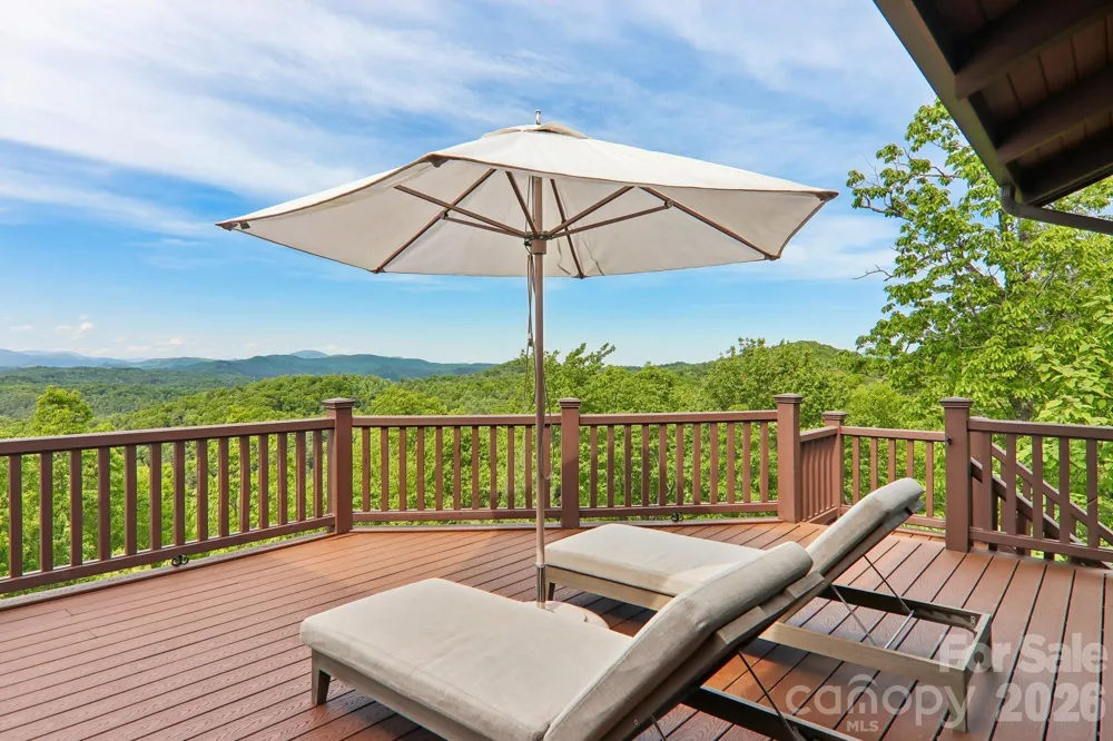 1072 Corsica Lane Saluda, NC 28773