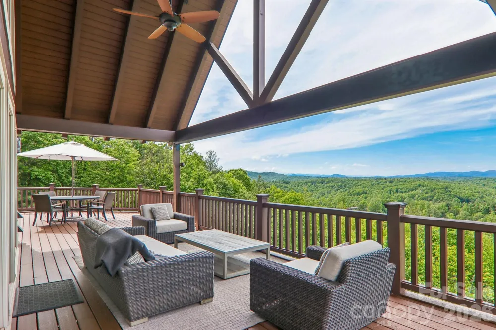 1072 Corsica Lane Saluda, NC 28773