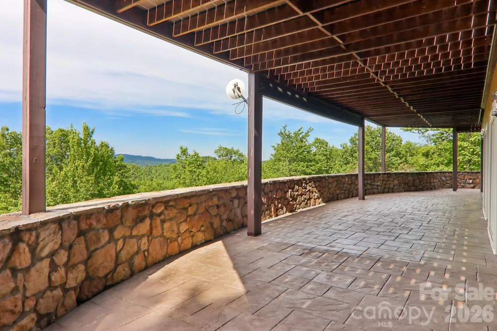 1072 Corsica Lane Saluda, NC 28773