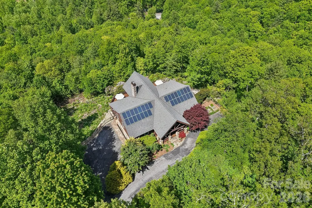 1072 Corsica Lane Saluda, NC 28773