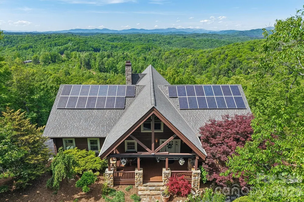 1072 Corsica Lane Saluda, NC 28773
