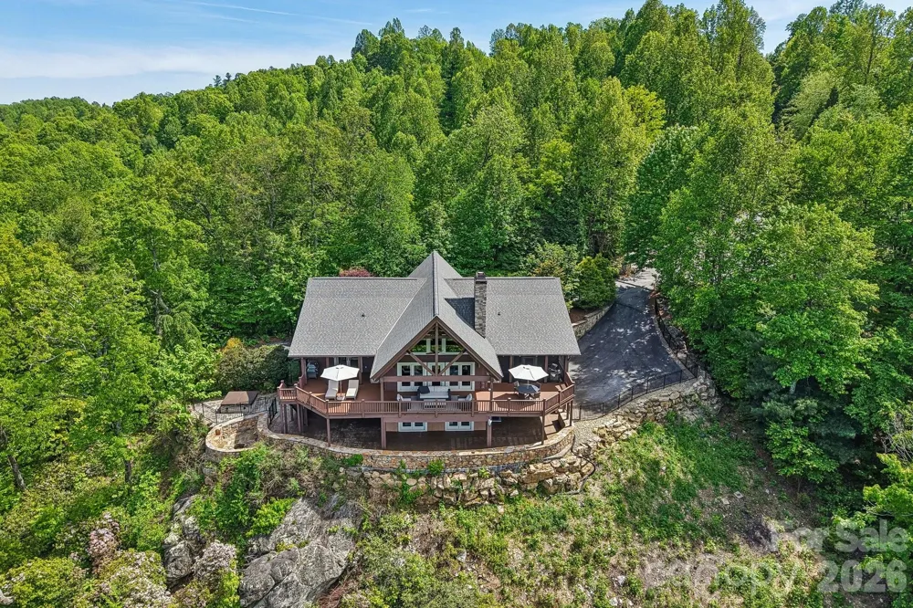 1072 Corsica Lane Saluda, NC 28773