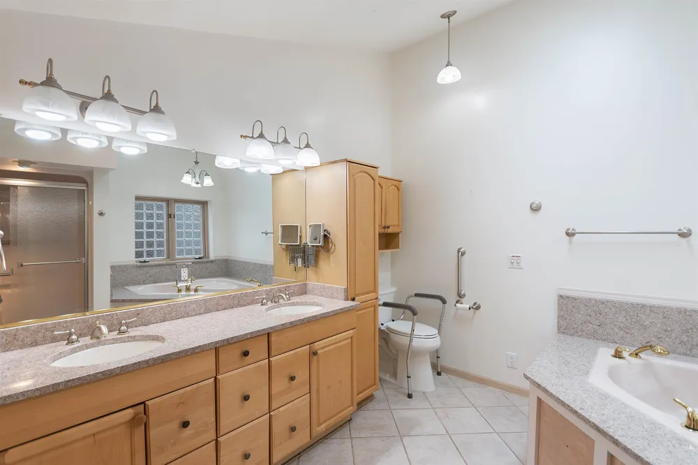 5271 US-31 N Acme Township, MI 49690