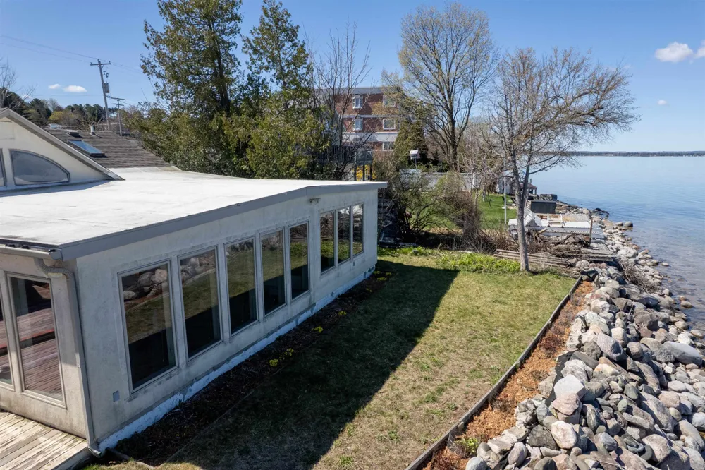 5271 US-31 N Acme Township, MI 49690