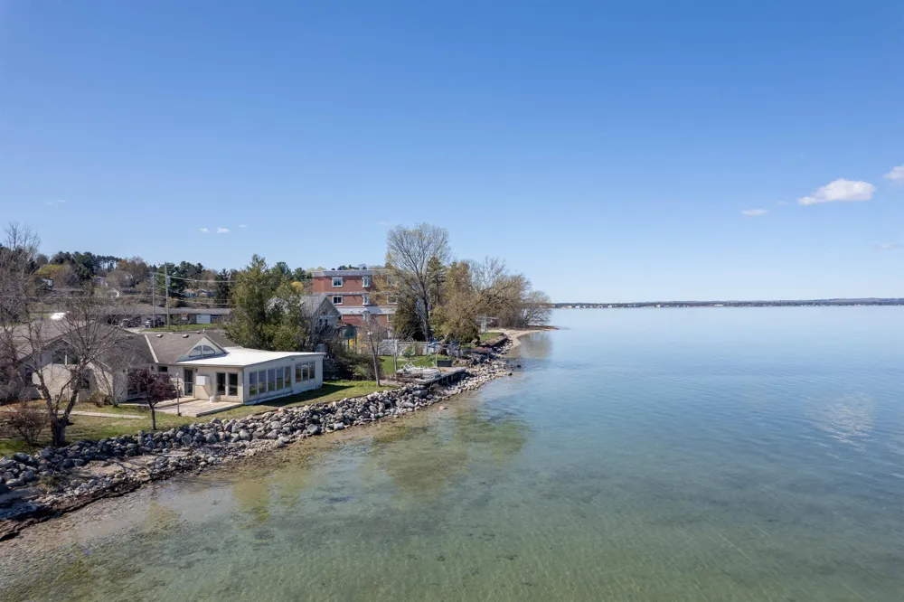 5271 US-31 N Acme Township, MI 49690