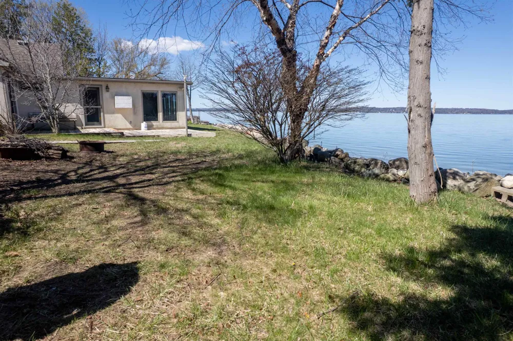 5271 US-31 N Acme Township, MI 49690