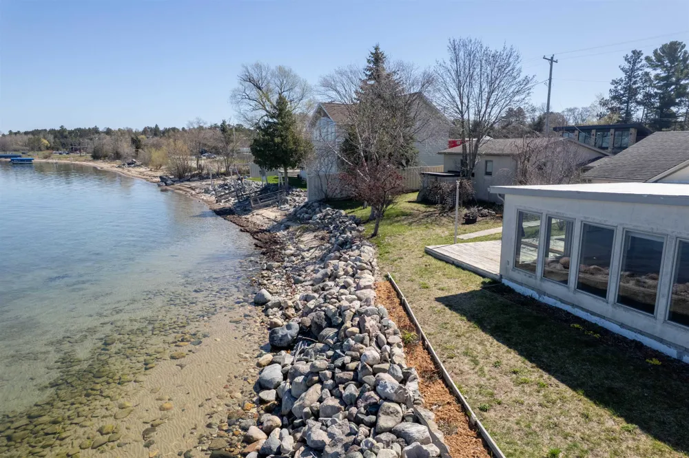 5271 US-31 N Acme Township, MI 49690